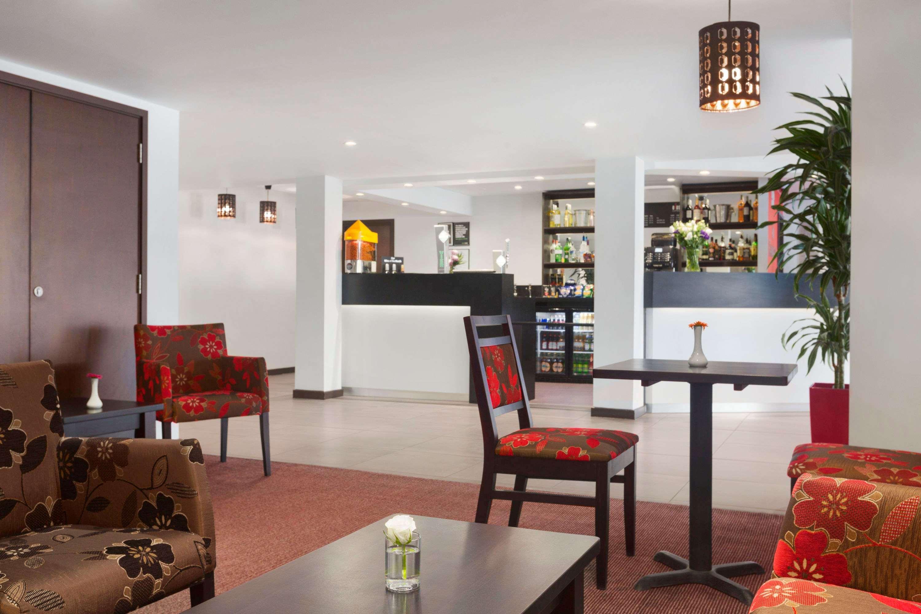 Ramada Milton Keynes Hotel Exterior photo