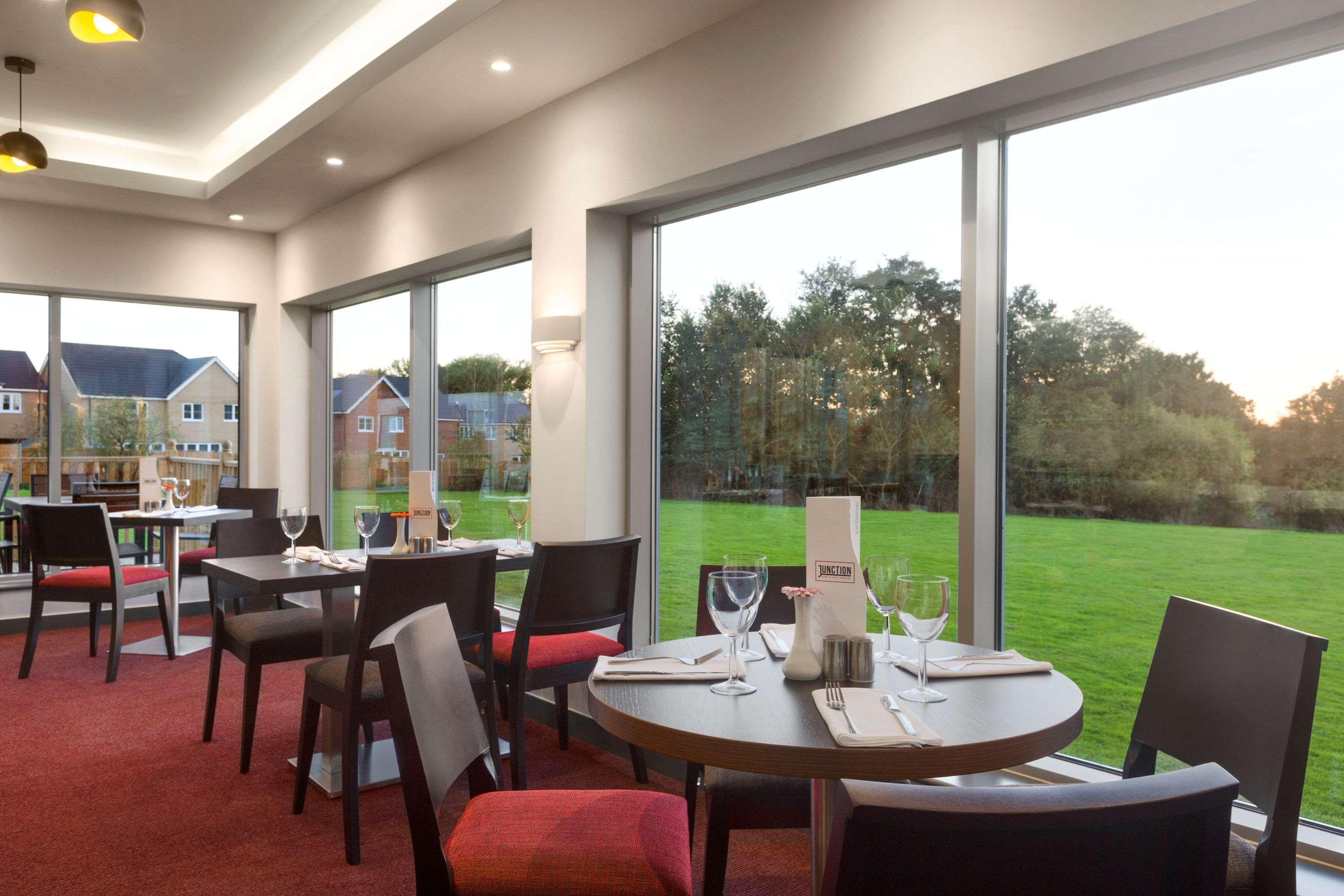 Ramada Milton Keynes Hotel Exterior photo