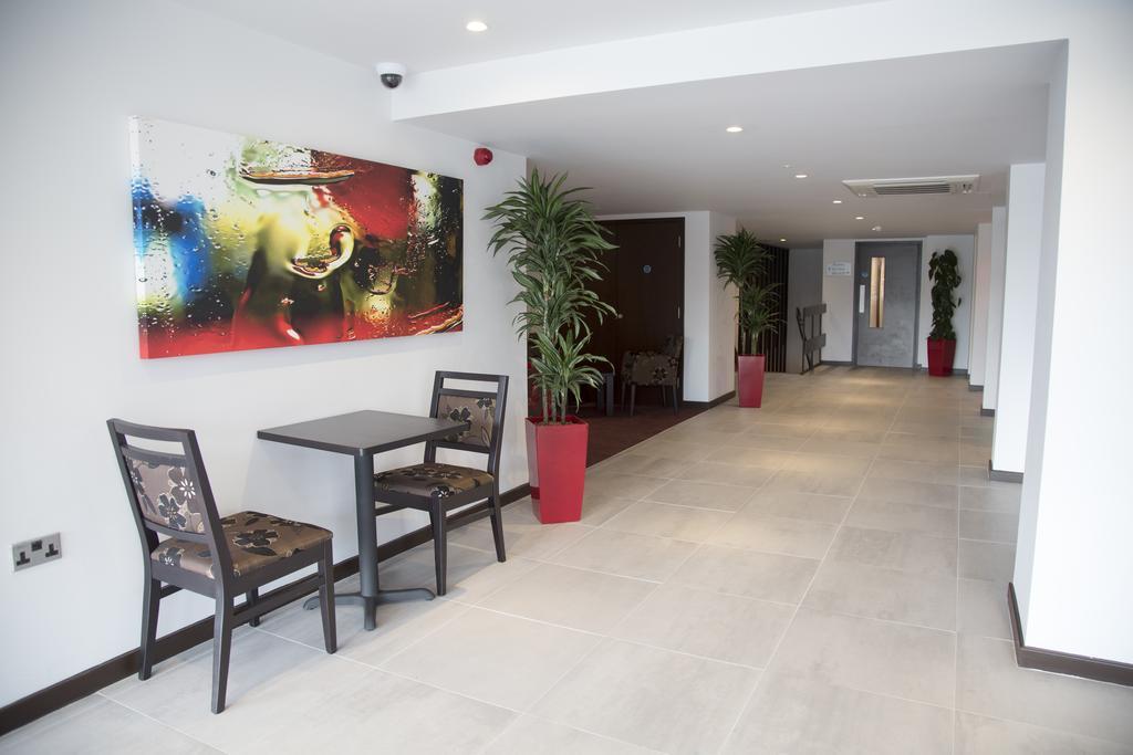 Ramada Milton Keynes Hotel Exterior photo