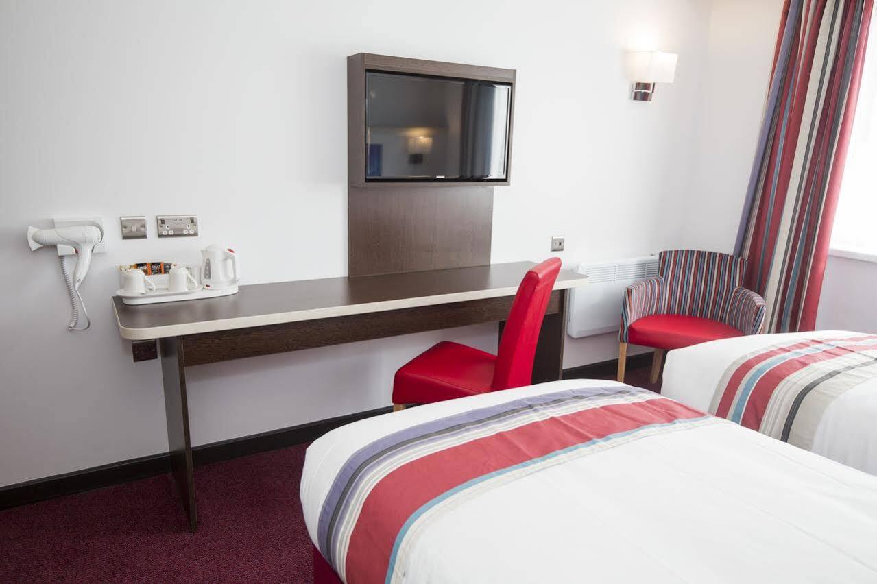 Ramada Milton Keynes Hotel Exterior photo
