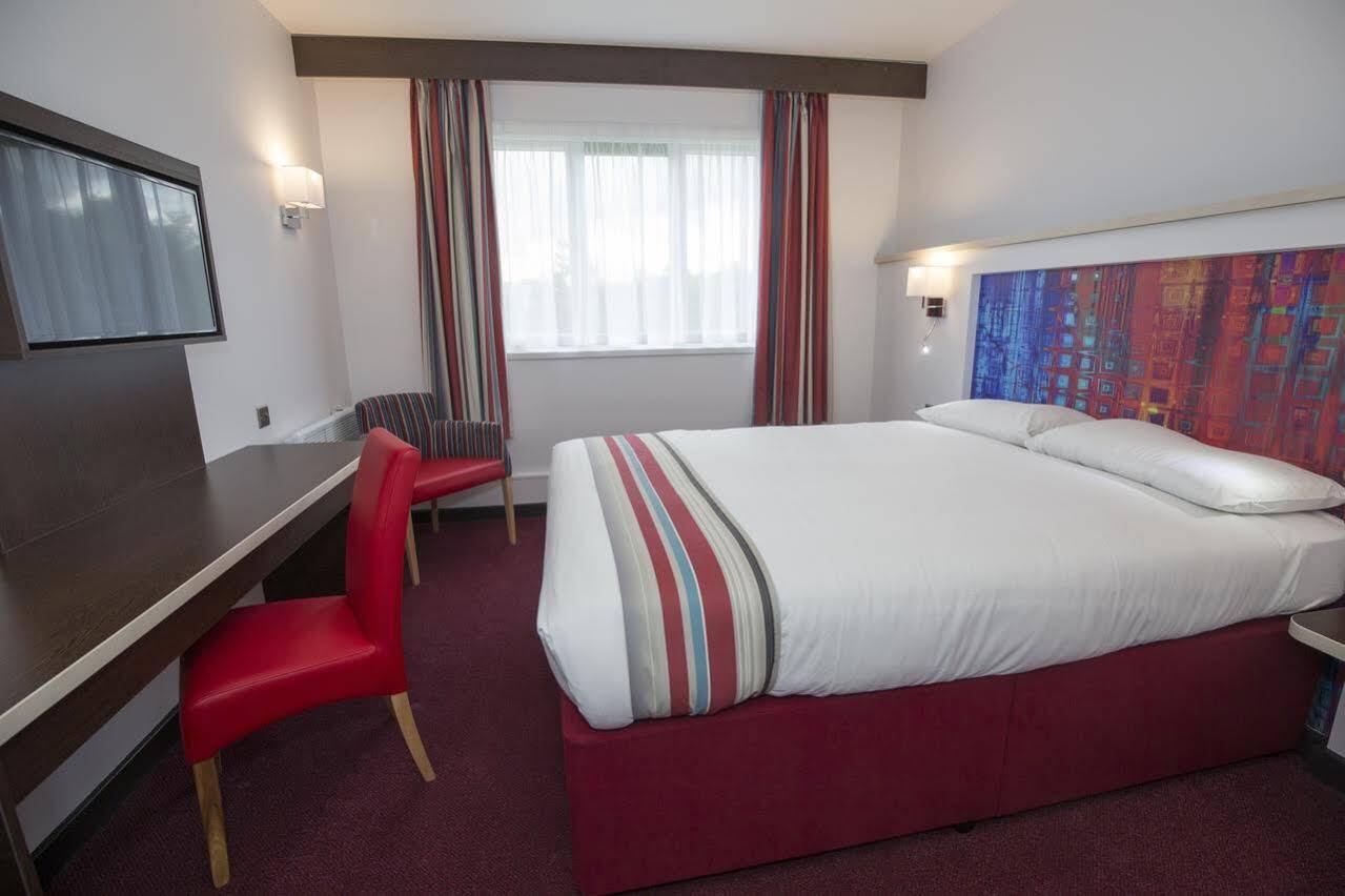 Ramada Milton Keynes Hotel Exterior photo